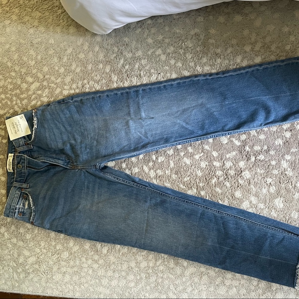 Abercrombie - The Ankle Straight Ultra High Rise Jean